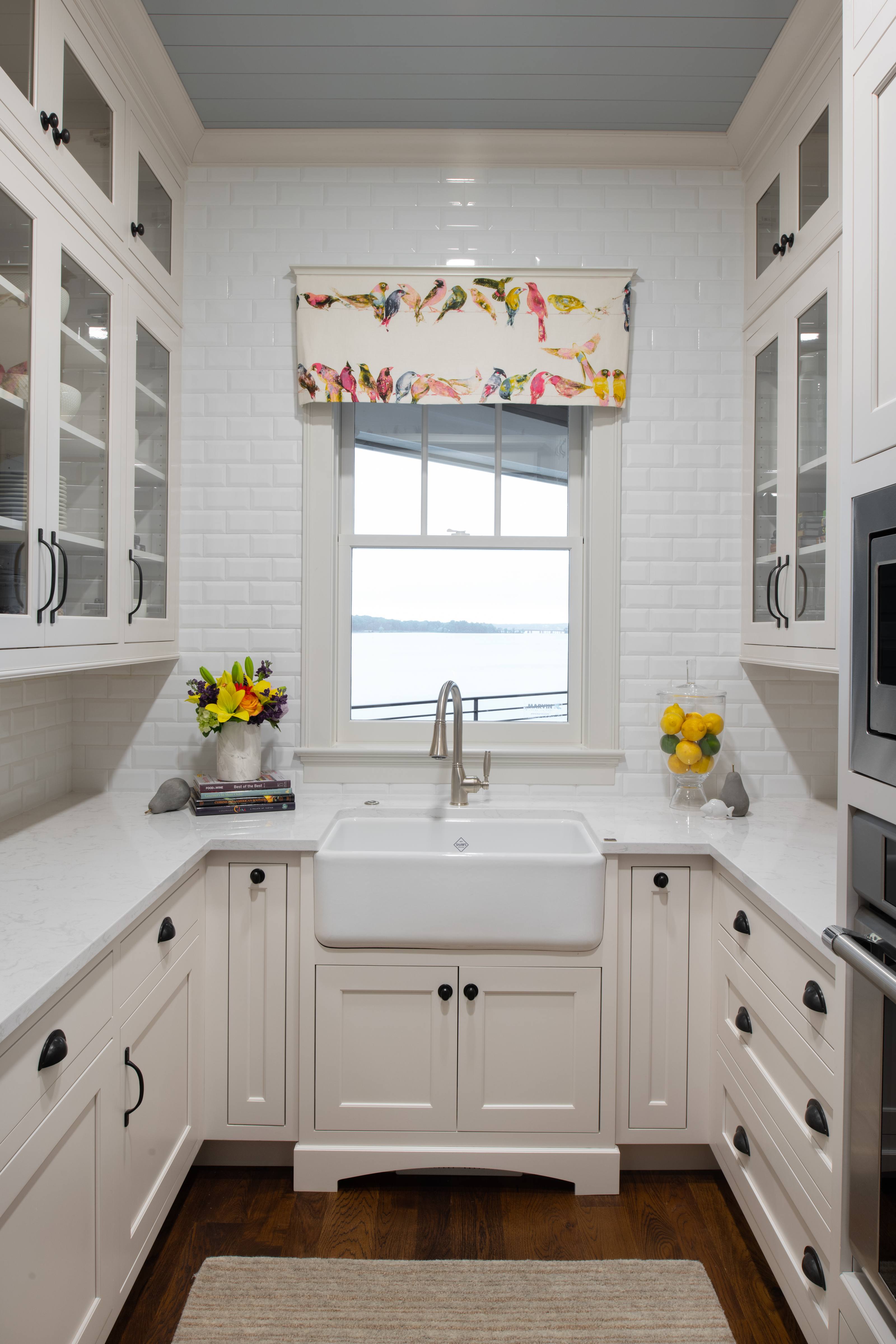 Cup Pulls Hardware Placement in a Kitchen Design 